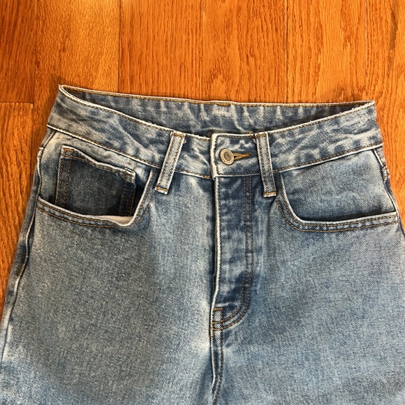 JOHN GALT FROM BRANDY MELVILLE LIGHT WASH DENIM JEANS BUTTONS CLOSURE SIZE XS - Picture 9 of 13
